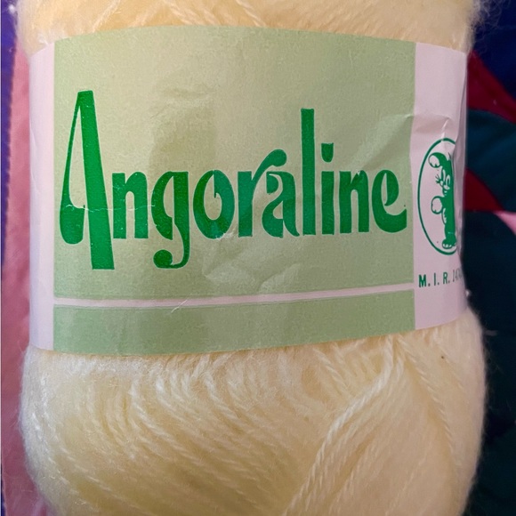 Six yellow skeins of yarn, new, 40 grams each. - Picture 3 of 7